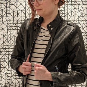 Moto Black Leather Jacket | (Hot Kiss) Sz M